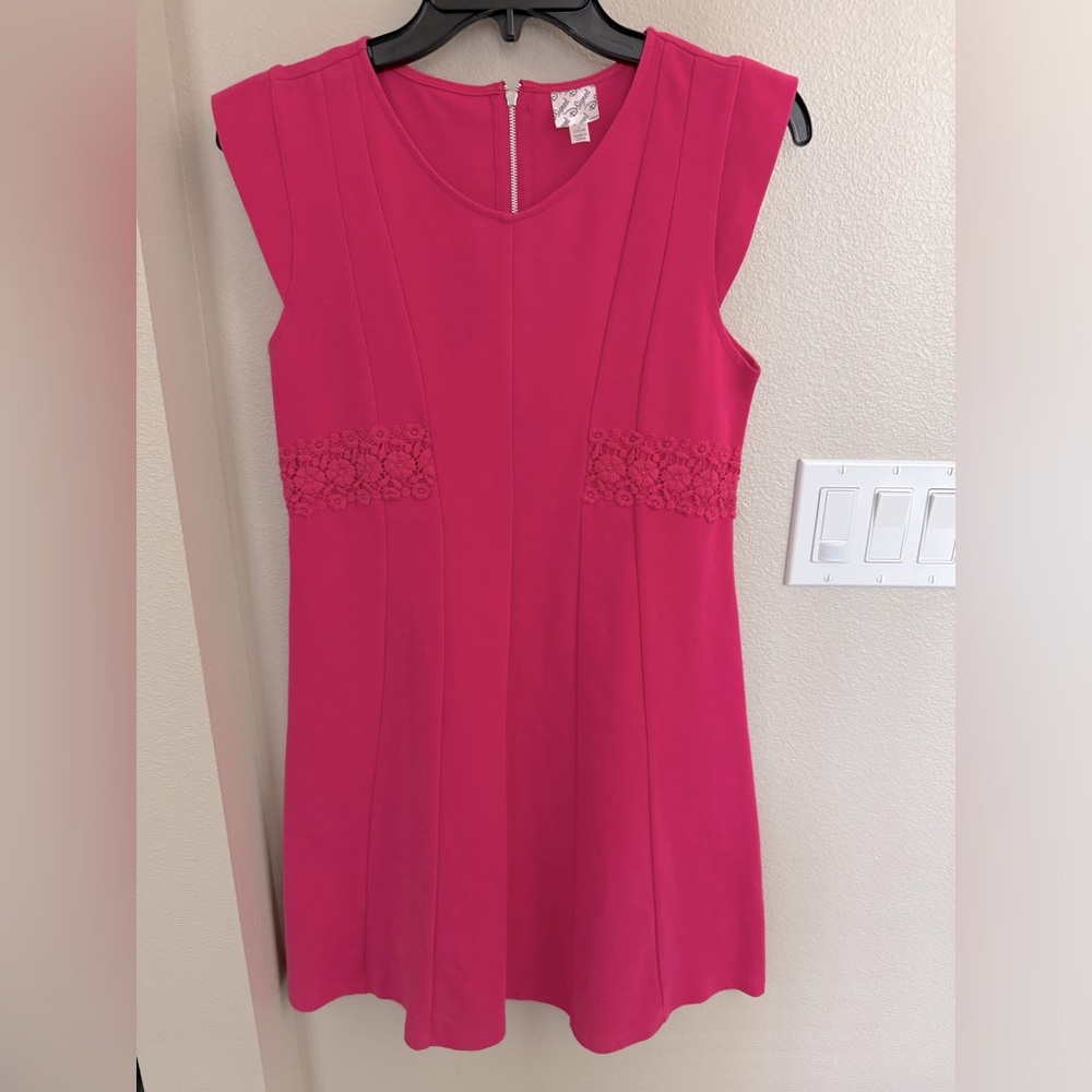 D Signed by Disney dress, LIKE NEW!! Fast shipping from a smoke & pet free 🏠